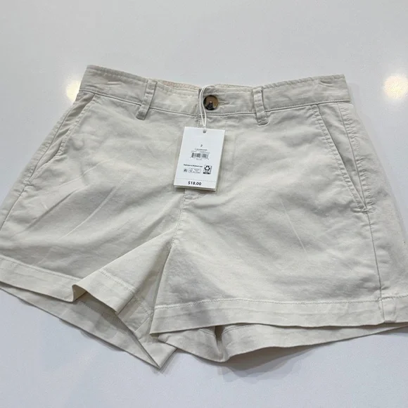 Free Assembly Women's Cream Shorts. NWT Size 2 - Picture 4 of 6